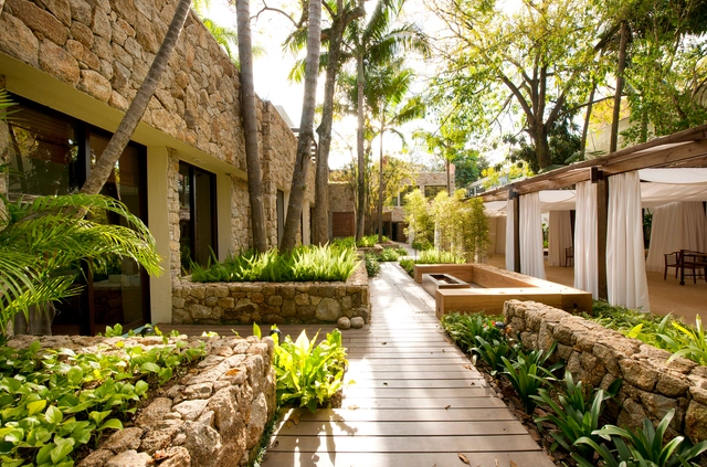 Kennzur SPA / Zize Zink Arquitetura - Interiores De Espaços Para O Bem Estar, Jardim, Fachada
