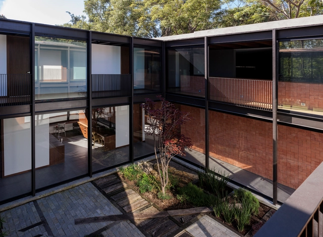 Casa Audisan / em-estudio - Casas, Jardín, Puerta, Fachada, Barandas, Balcón