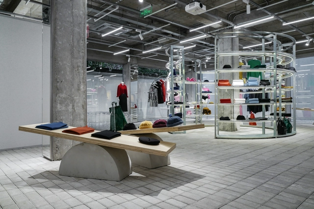 In the Park / kooo architects - Interior Photography, Store, Table, Bench