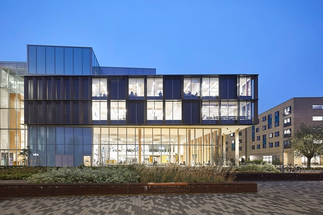 北安普敦大学学习中心 / MCW Architects - 大学