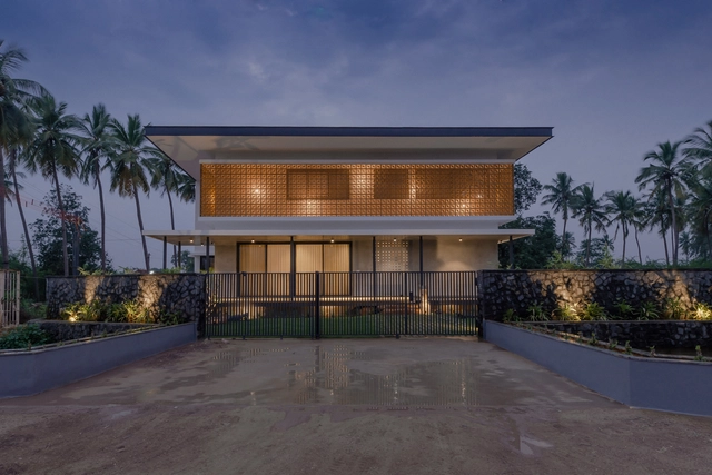 Casa en una arboleda / STO.M.P - Casas