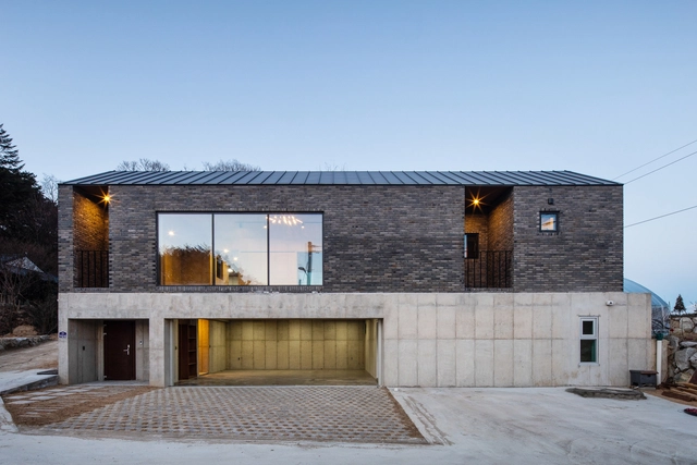 Gallery Plum and Lake / Architects H2L - Exterior Photography, Residential, Door, Facade