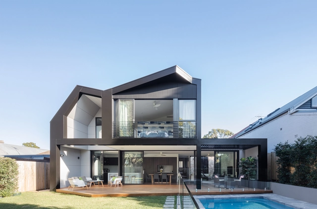 Casa interior-exterior / Alchemy Architecture - Casas