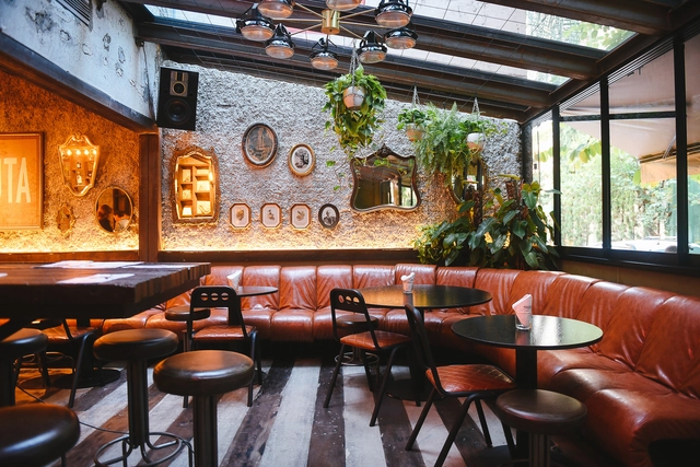 Periquita Ginclub / PROTOTYP& Chão de Fábrica - Bar, Viga, Mesa, Cadeira