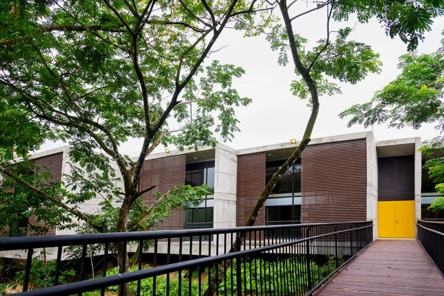 Parque Educativo Mayaba- Zaragoza Antioquia / ROHO + TAU - Comunidad, Jardín, Fachada, Cierros, Barandas