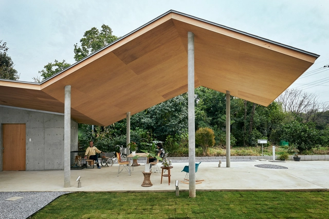 东松山市住宅，旧建筑与新屋顶连接 / 工藤浩平建筑设计事务所 - 居住建筑