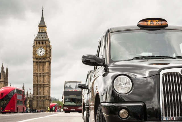 Londres passa a taxar a circulação de veículos poluentes - Imagem de Destaque