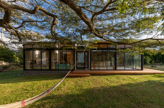 Casa Tanda / ESEcolectivo Arquitectos - Casas, Jardín, Fachada, Puerta