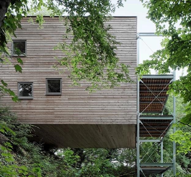 斜坡上的林中木屋 / mia2/Architektur - 独立住宅