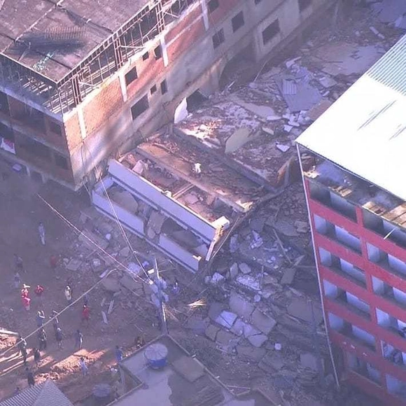 Dois edifícios desabam da zona oeste do Rio de Janeiro - Imagem de Destaque