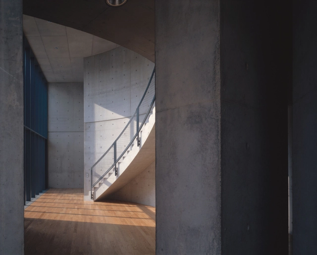 Cuando la luz del sol se encuentra con el hormigón de Tadao Ando - Imagen Principal