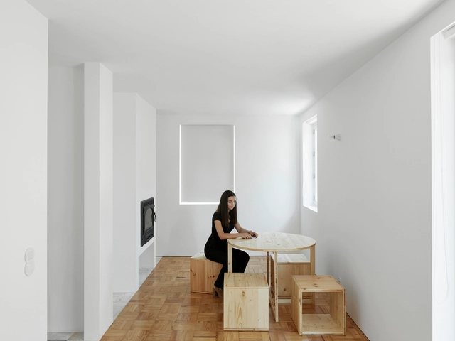 Apartamento AP / Hélder Martins + Hugo Santos Silva - Edifício De Apartamentos, Mesa