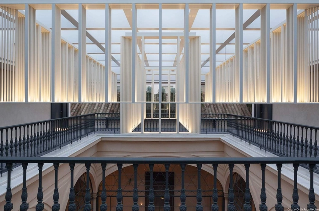 Hotel Mercer 5* en casa palacio Castelar / Cruz y Ortiz Arquitectos - Diseño De Interiores, Fachada, Cierros, Arco, Pilares, Barandas