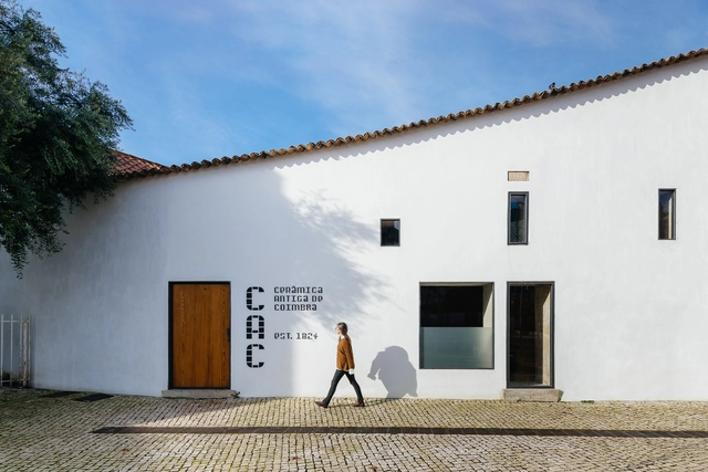 Building of the Old Ceramic Society of Coimbra / Luisa Bebiano Arquitectura + Atelier do Corvo - Exterior Photography, Renovation, Door, Facade