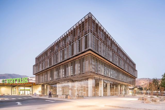 Boulevard Piedra Roja / BL Arquitectos - Arquitectura Comercial, Fachada, Arco