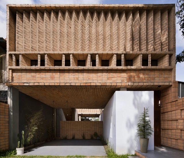 Vivienda María Emilia / Mínimo Común Arquitectura - Casas, Patio interior, Fachada, Arco