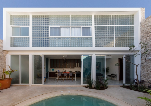Casa diáfana / Taller Estilo Arquitectura - Casas, Terraza, Puerta, Fachada, Balcón, Sillas
