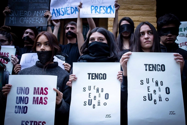¿Esfuerzo o sacrificio? Estudiantes de arquitectura en Chile se rebelan ante la sobrecarga académica - Imagen Principal