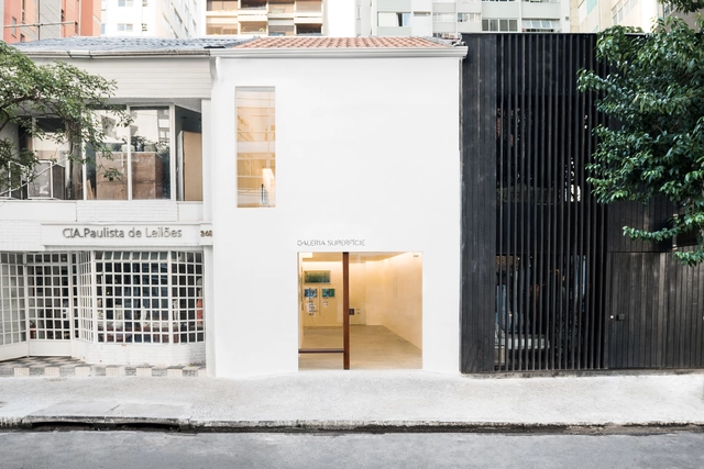 Galería Superficie / MNMA studio - Interiores De Museos Y Exposiciones