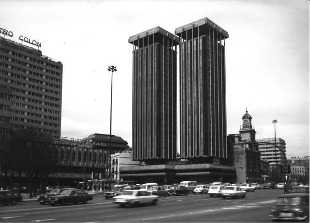 Clásicos de Arquitectura Torres Colón / Estudio Lamela - Edificio De Oficinas, Fachada, Urbano