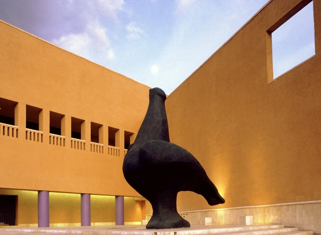 Clásicos de Arquitectura: Museo de Arte Contemporáneo de Monterrey / LEGORRETA - Fachada