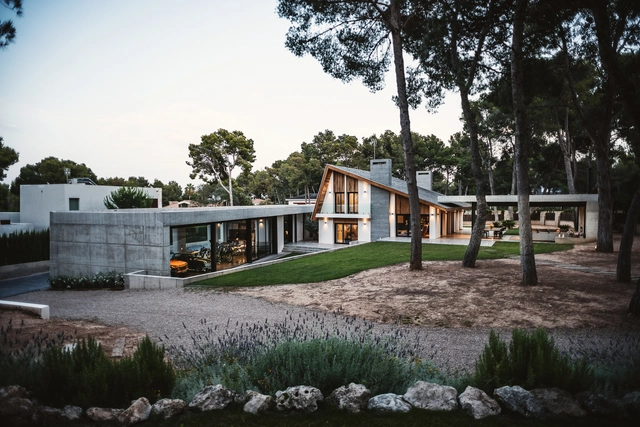 Casa La Cabaña / ART Proyectos y Arquitectura - Ampliación, Jardín, Puerta, Fachada, Sillas