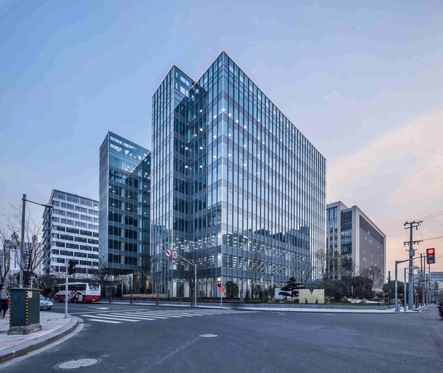 Champion Center / Atelier Z+ - Commercial Architecture
