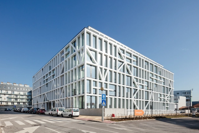 Urbo Business Center / Nuno Ferreira Capa | arquitectura e design - Edifícios De Escritórios, Fachada