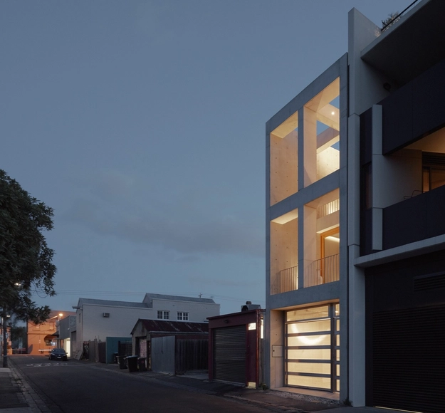 Skinny House / Oliver du Puy Architects - Casas