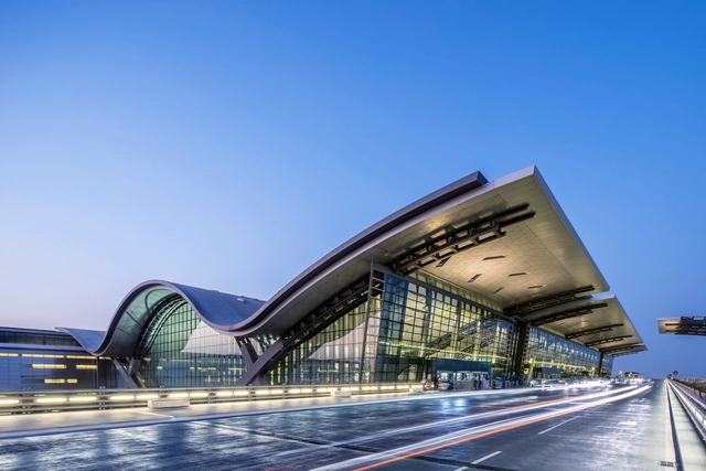 Terminal do Aeroporto Internacional de Hamad / HOK - Fotografia de Exterior, Aeroporto, Fachada, Arco
