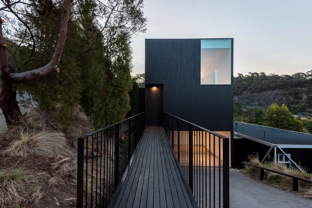(Gr)ancillary 住宅，嵌入山坡的养老房 / Crump Architects - 独立住宅