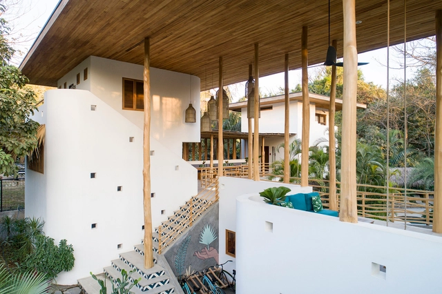 Nomadic Hotel / Salagnac Arquitectos - Hoteles, Patio interior, Fachada, Barandas, Fijación Vigas