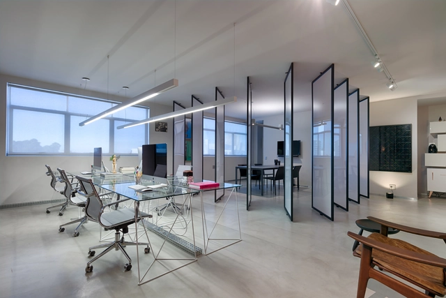 Escritório L002 / Lucas Lage Arquitetura - Escritórios, Fachada, Porta, Mesa, Cadeira, Banco
