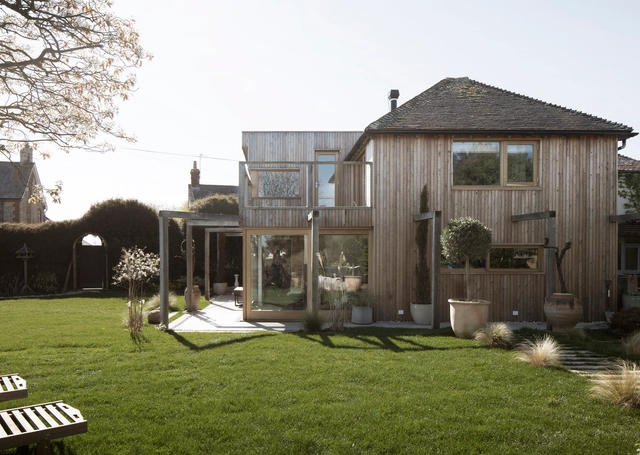 岛上别墅，英国南部的乡村木屋 / Paul Cashin Architects - 修复项目