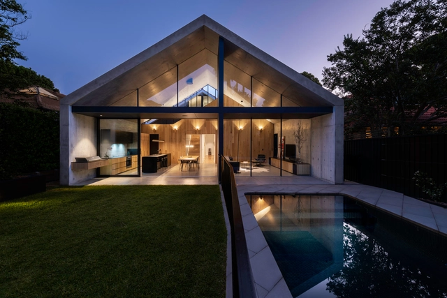 拉伸住宅，清水混凝土屋顶挑战本土尺度 / MCK Architecture & Interiors - 独立住宅