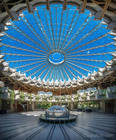 Fernando Higueras’ La Corona de Espinas Through the Lens of Zisko Gómez - Featured Image