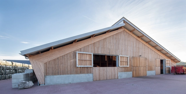 Bargerveen羊圈，生态材料构建与访客互动的农场 / DAAD Architects - 谷仓