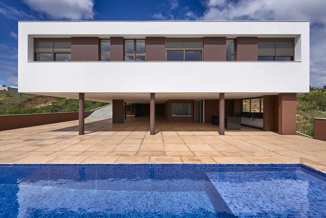 Casas brasileiras: 14 residências sobre pilotis - Imagem de Destaque