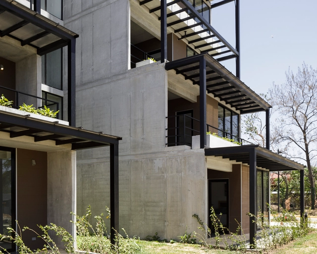 Edificio qalma / Carazo Arquitectura - Apartamentos, Fachada, Barandas, Balcón, Fijación Vigas, Escaleras