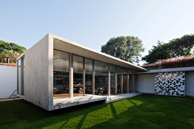 Residência Capobianco / Kruchin Arquitetura - Casas, Jardim, Fachada, Porta