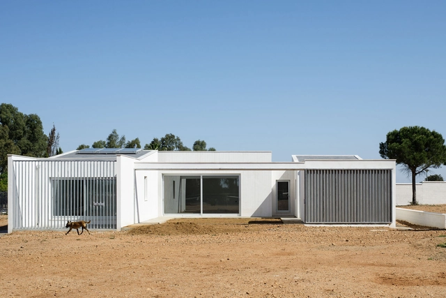 Casa en el campo / Estudio Acta - Sustentabilidad, Fachada, Puerta