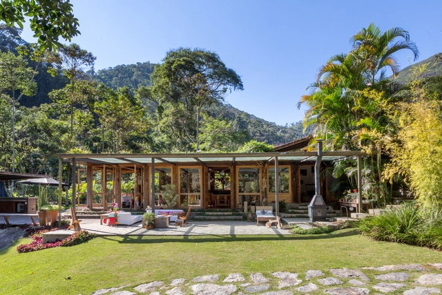 Casa em Correas / Rodrigo Simão Arquitetura - Casas, Jardim, Fachada