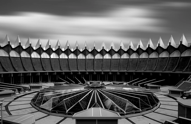 Clásicos de Arquitectura: Instituto del Patrimonio Cultural de España (La Corona de espinas) / Fernando Higueras  - Fachada