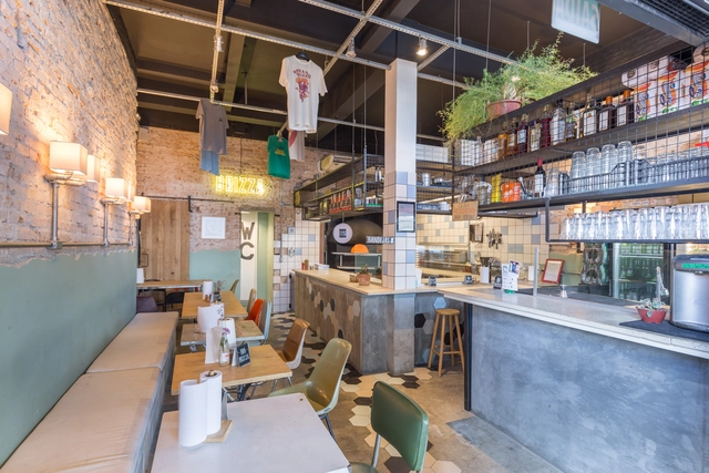Restaurante Brizza / Victoria Rizzo Arquitetura + Joana Adamy - Restaurante, Cozinha, Mesa, Bancada, Cadeira
