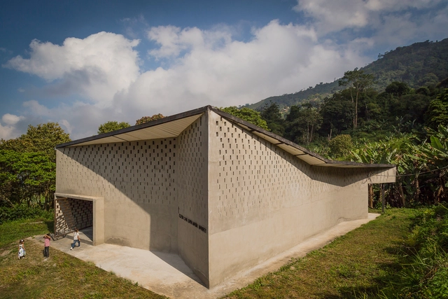 Iglesia San Juan María Vianney – Media Legua / Enlace Arquitectura - Capilla, Fachada