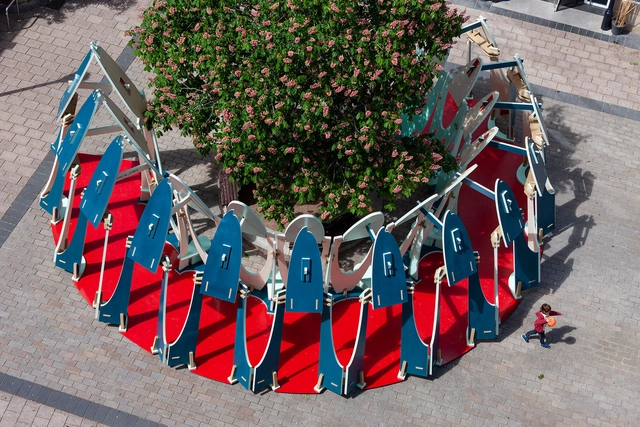 Viaje alrededor del castaño / Gadea Burgaz + Pablo Losa - Instalaciones Temporales, Jardín