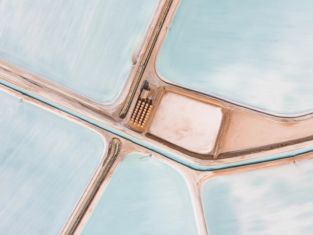 La belleza de los paisajes de sal marina vistos desde el cielo - Imagen Principal