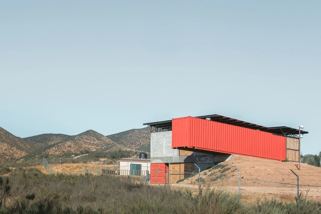 酿酒厂，多种材质灵活组合最实用空间 / Taller de ArquitecturaEmocional (TAE) - 酒庄