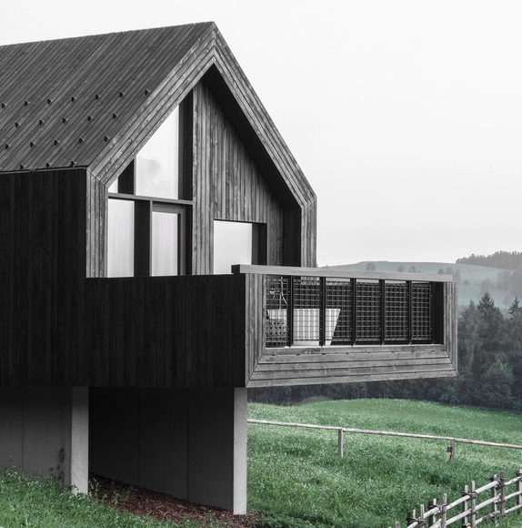 伞形森林小屋 / Bergmeisterwolf Architekten - 独立住宅