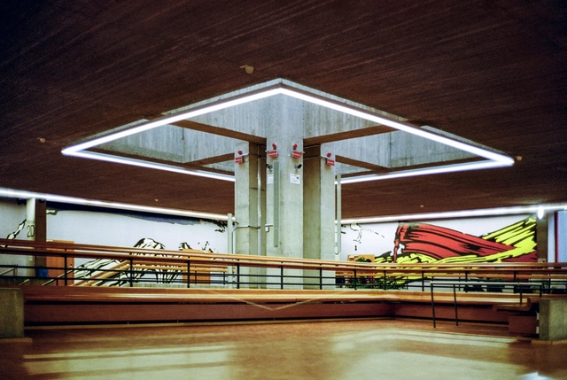 A arquitetura brutalista da Universidade de Düsseldorf, pelas lentes de Luciano Spinelli - Imagem de Destaque